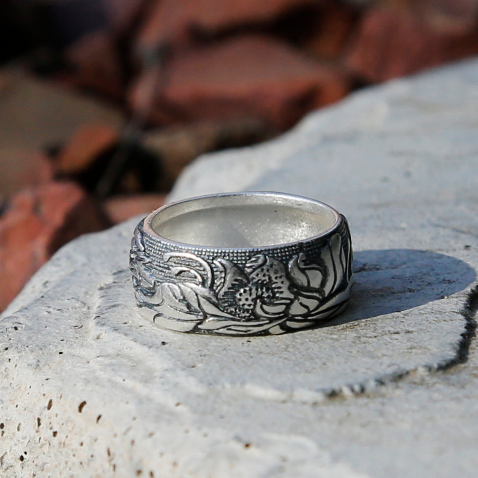 Embossed Lotus Vintage Style Silver Ring, Tibetan Buddhism Ring, Buddhist Prayer Om Ring - ZentralDesigns