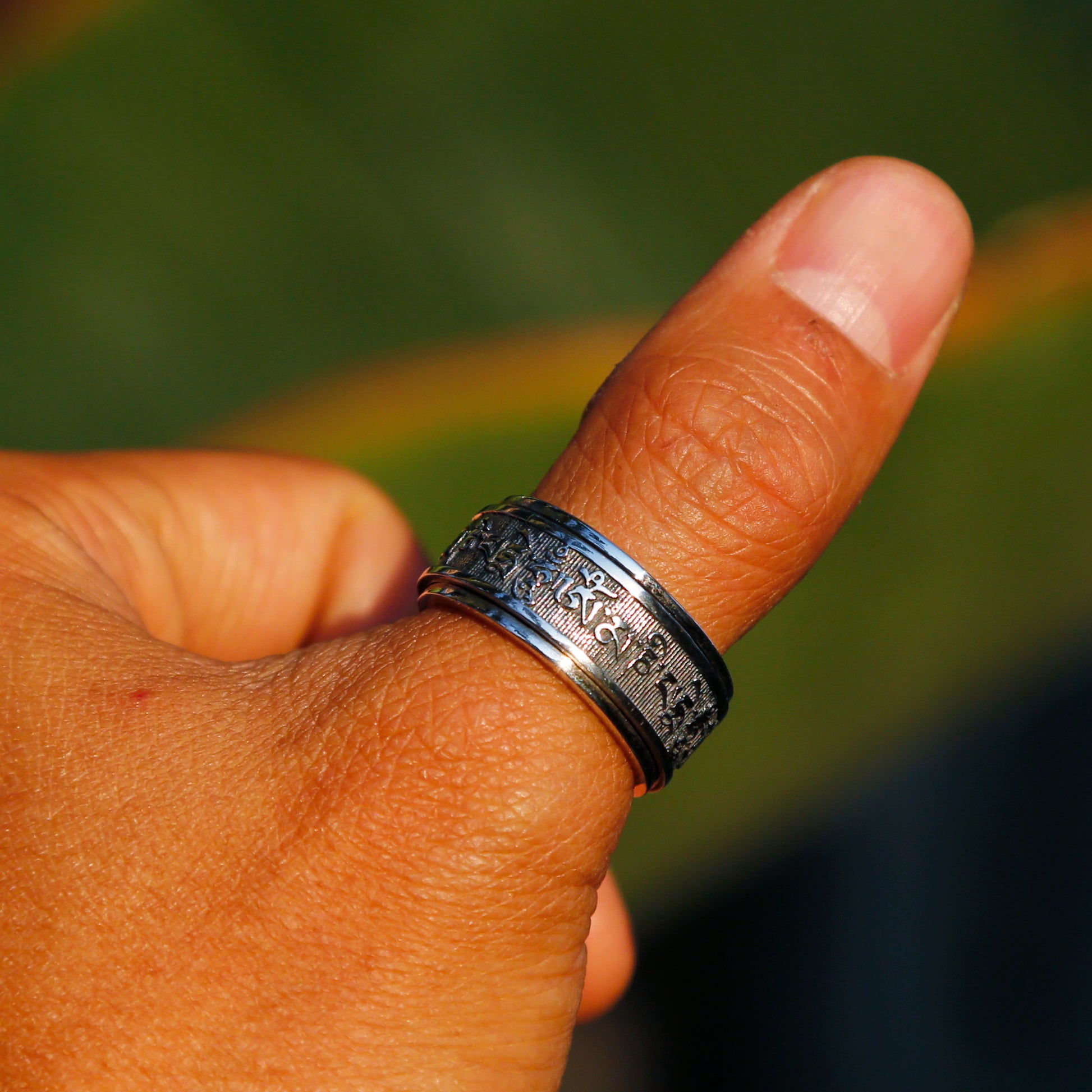 moeilijk een schuldeiser Overeenkomstig met Tibetan Buddhist Prayer Silver Spinner Ring, Mens Meditation Ring, Bud