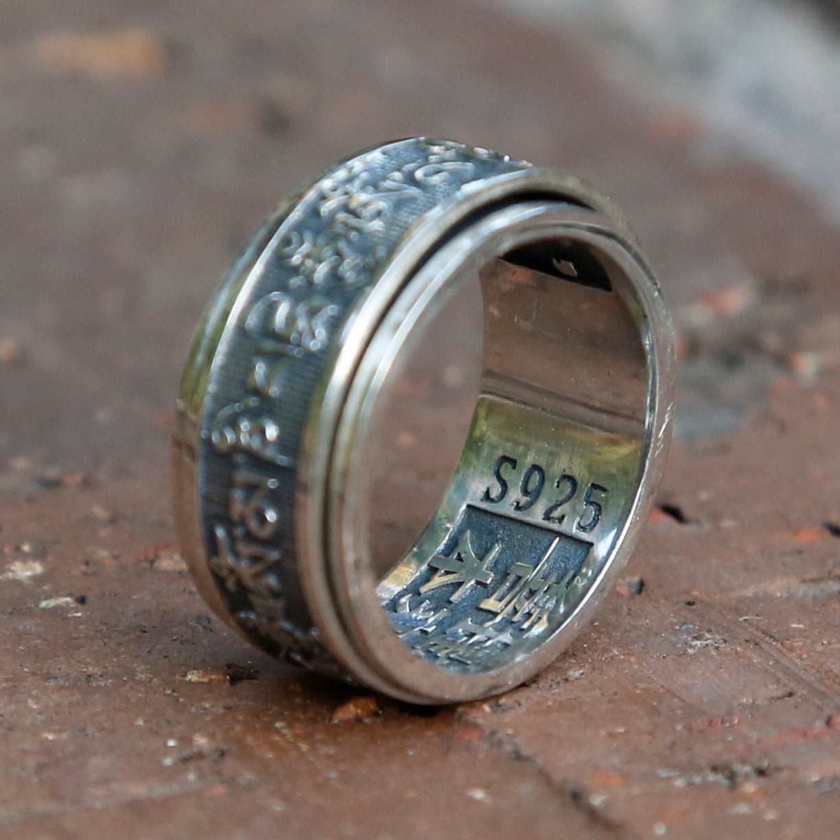 Coin Spinner Ring | Watching this coin spinner ring being made is so  satisfying 😱 | By VTFacebook